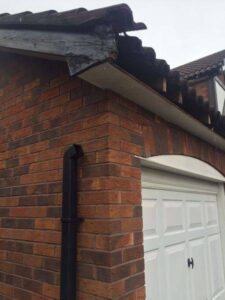 roofline black facias white soffits 08